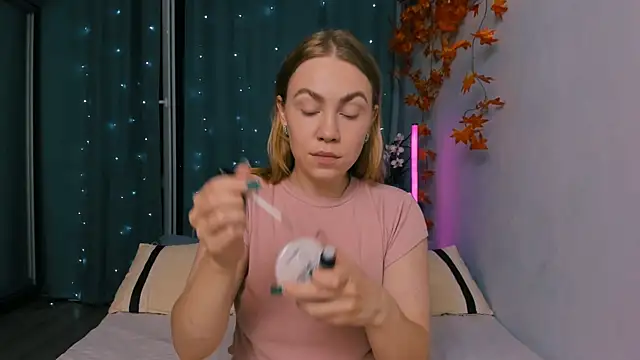 InsatiableFoxX online show from 09.21.25