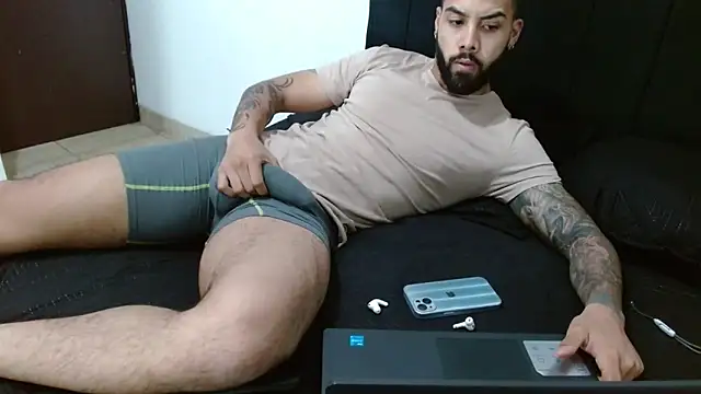 Hendry  online show from 12.06.24