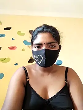 Snapshot of Lina-Rose chatting on 02.28.25 Lina-Rose online show from 02.28.25