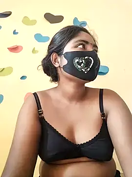 Snapshot of Lina-Rose chatting on 03.01.25 Lina-Rose online show from 03.01.25