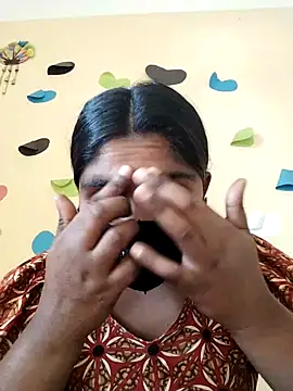 Snapshot of Lina-Rose chatting on 03.05.25 Lina-Rose online show from 03.05.25