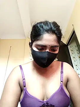 Snapshot of Lina-Rose chatting on 10.15.25 Lina-Rose online show from 10.15.25