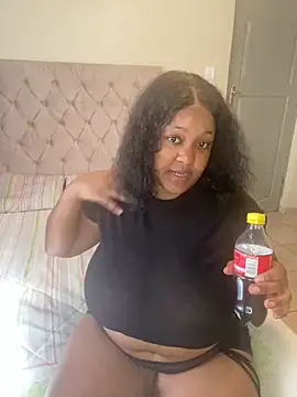 Snapshot of Missmoox24 chatting on 10.16.25 Missmoox24 online show from 10.16.25