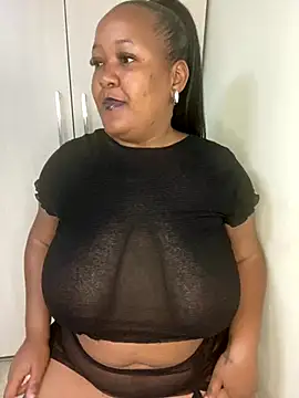 Snapshot of Missmoox24 chatting on 10.21.25 Missmoox24 online show from 10.21.25