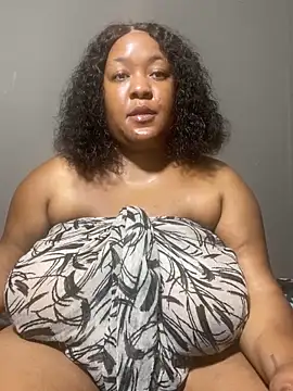 Snapshot of Missmoox24 chatting on 11.07.25 Missmoox24 online show from 11.07.25