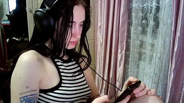 Snapshot of MilanaXBeauty chatting on 01.16.25 MilanaXBeauty online show from 01.16.25