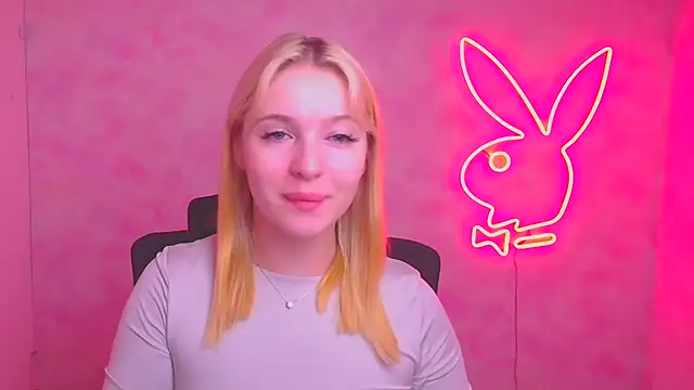 Snapshot of Milka_kiss_ chatting on 10.30.25 Milka kiss online show from 10.30.25