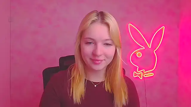 Snapshot of Milka_kiss_ chatting on 11.07.25 Milka kiss online show from 11.07.25