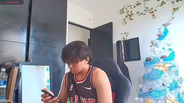 Haruto2001 online show from 12.15.24