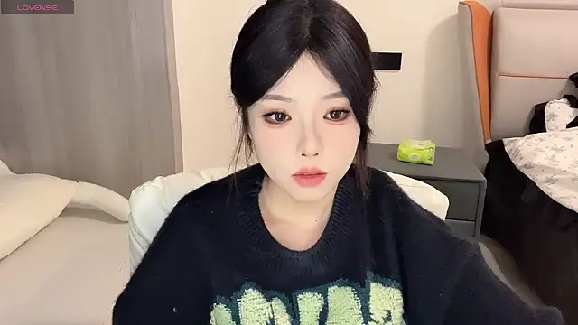 Snapshot of Q-ing chatting on 12.18.24 Q-ing online show from 12.18.24