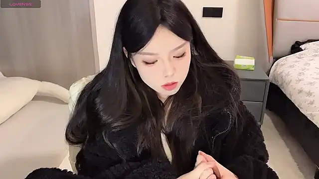 Snapshot of Q-ing chatting on 12.25.24 Q-ing online show from 12.25.24