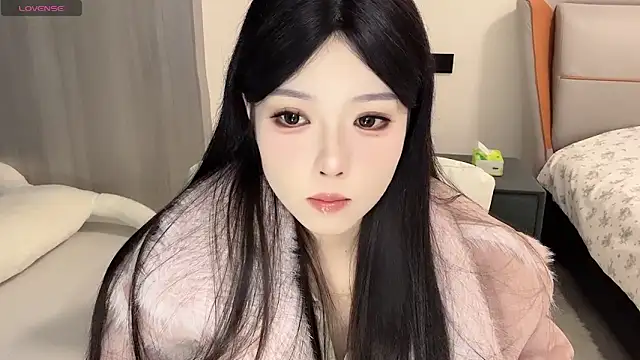 Snapshot of Q-ing chatting on 12.29.24 Q-ing online show from 12.29.24