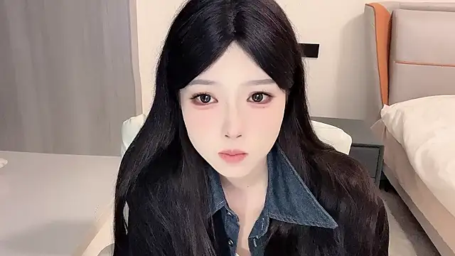 Snapshot of Q-ing chatting on 01.03.25 Q-ing online show from 01.03.25