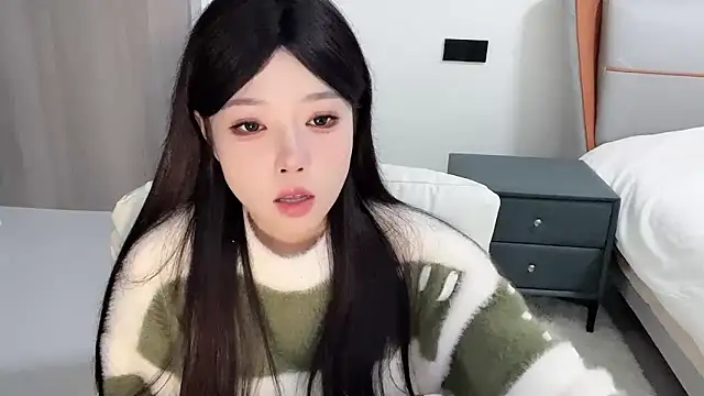 Snapshot of Q-ing chatting on 01.07.25 Q-ing online show from 01.07.25