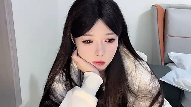 Snapshot of Q-ing chatting on 01.21.25 Q-ing online show from 01.21.25