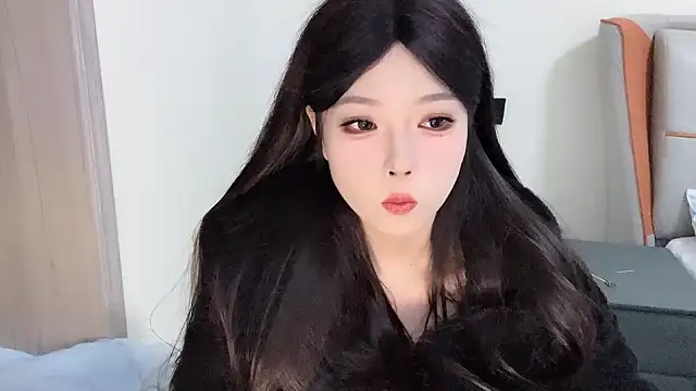 Snapshot of Q-ing chatting on 01.25.25 Q-ing online show from 01.25.25