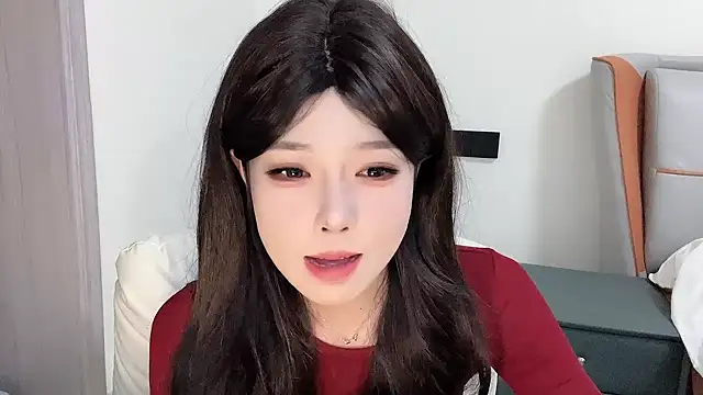 Snapshot of Q-ing chatting on 02.13.25 Q-ing online show from 02.13.25