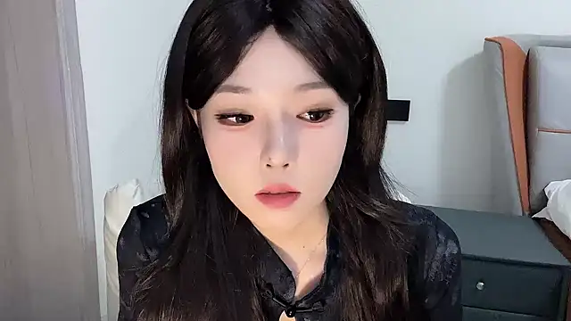 Snapshot of Q-ing chatting on 02.15.25 Q-ing online show from 02.15.25