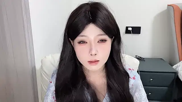 Snapshot of Q-ing chatting on 03.02.25 Q-ing online show from 03.02.25