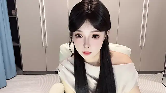 Snapshot of Q-ing chatting on 09.09.25 Q-ing online show from 09.09.25