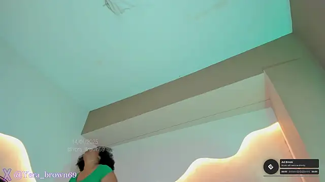 Snapshot of yerabrown69 chatting on 01.14.25 yerabrown69 online show from 01.14.25