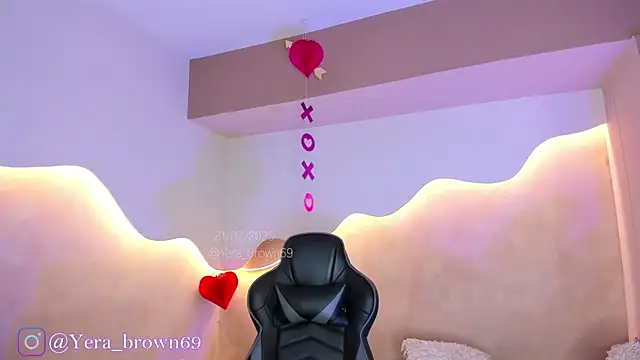 Snapshot of yerabrown69 chatting on 02.21.25 yerabrown69 online show from 02.21.25