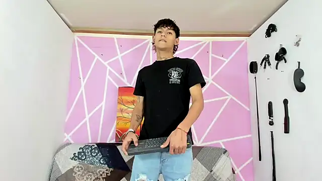 Snapshot of Fresahot2005 chatting on 01.26.25 Fresahot2005 online show from 01.26.25