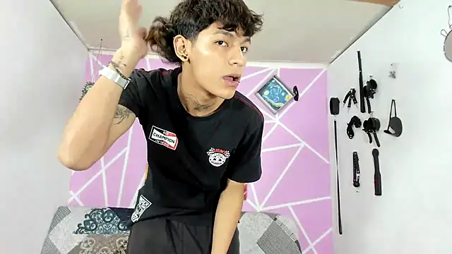 Snapshot of Fresahot2005 chatting on 01.30.25 Fresahot2005 online show from 01.30.25