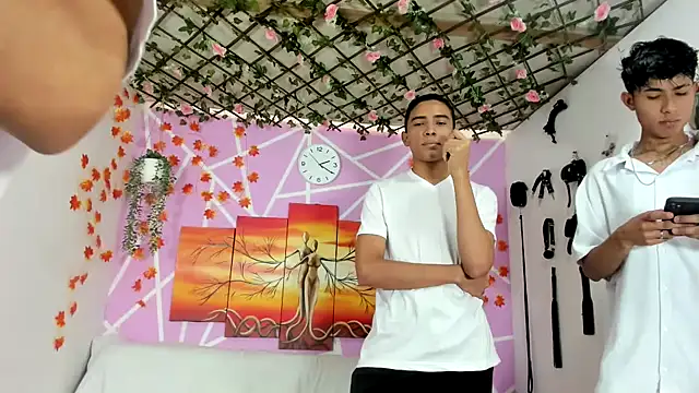 Snapshot of Fresahot2005 chatting on 02.14.25 Fresahot2005 online show from 02.14.25