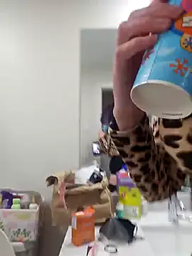 Snapshot of erinSmiles chatting on 11.07.25 erinSmiles online show from 11.07.25