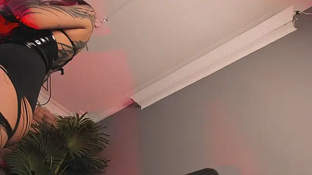 Snapshot of ALICEPOIXXXON chatting on 09.28.25 ALICEPOIXXXON online show from 09.28.25