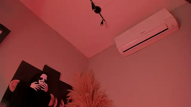 Snapshot of ALICEPOIXXXON chatting on 10.15.25 ALICEPOIXXXON online show from 10.15.25