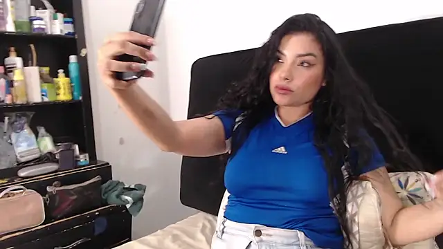 lolaa staars online show from 02.08.25