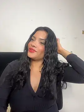 lolaa staars online show from 10.12.25