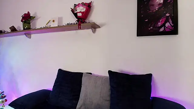 Snapshot of Elliee_ chatting on 11.26.25 Elliee online show from 11.26.25