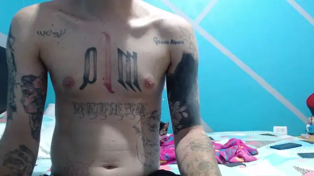 Snapshot of Nanna_and_Balder chatting on 10.26.25 Nanna and Balder online show from 10.26.25