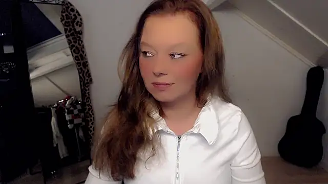 Snapshot of roxanna24 chatting on 03.17.26 roxanna24 online show from 03.17.26