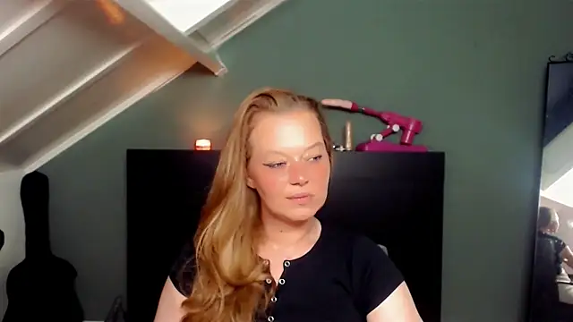 Snapshot of roxanna24 chatting on 04.26.26 roxanna24 online show from 04.26.26