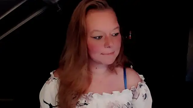 Snapshot of roxanna24 chatting on 05.17.26 roxanna24 online show from 05.17.26