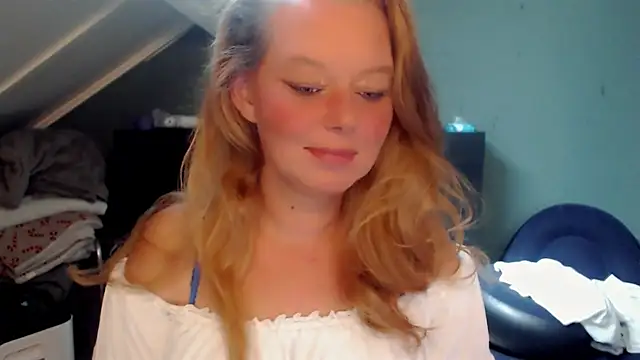 Snapshot of roxanna24 chatting on 07.07.26 roxanna24 online show from 07.07.26