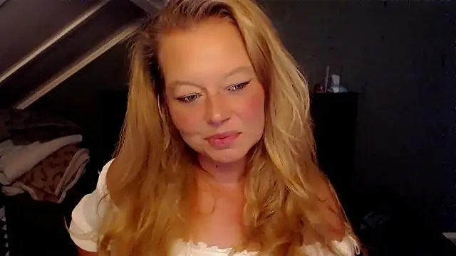 Snapshot of roxanna24 chatting on 07.21.26 roxanna24 online show from 07.21.26