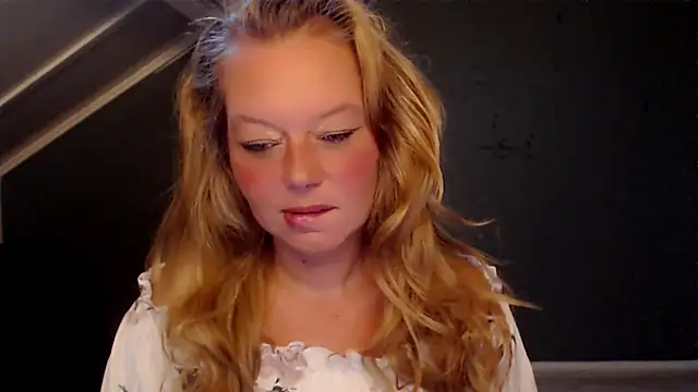 Snapshot of roxanna24 chatting on 07.26.26 roxanna24 online show from 07.26.26
