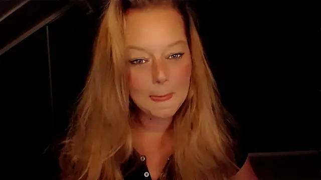 Snapshot of roxanna24 chatting on 07.29.26 roxanna24 online show from 07.29.26