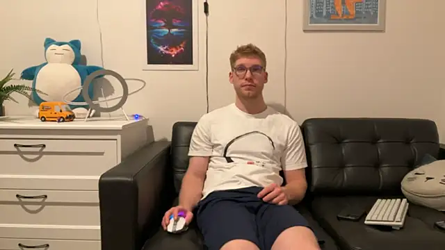 Snapshot of BlueEyedTallGuy94 chatting on 12.14.24 BlueEyedTallGuy94 online show from 12.14.24