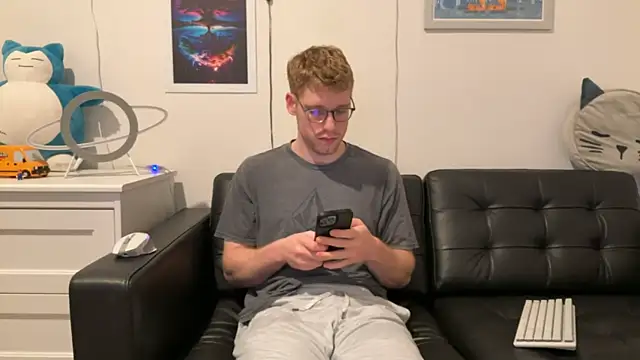 Snapshot of BlueEyedTallGuy94 chatting on 12.16.24 BlueEyedTallGuy94 online show from 12.16.24