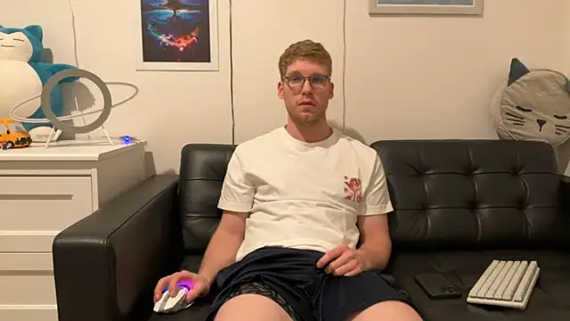 Snapshot of BlueEyedTallGuy94 chatting on 12.17.24 BlueEyedTallGuy94 online show from 12.17.24