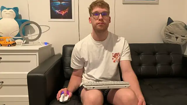 Snapshot of BlueEyedTallGuy94 chatting on 12.17.24 BlueEyedTallGuy94 online show from 12.17.24