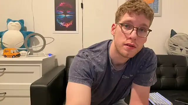 Snapshot of BlueEyedTallGuy94 chatting on 12.18.24 BlueEyedTallGuy94 online show from 12.18.24