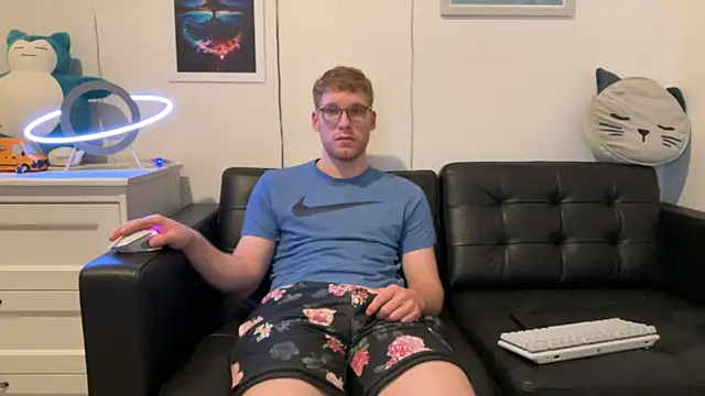 Snapshot of BlueEyedTallGuy94 chatting on 12.20.24 BlueEyedTallGuy94 online show from 12.20.24