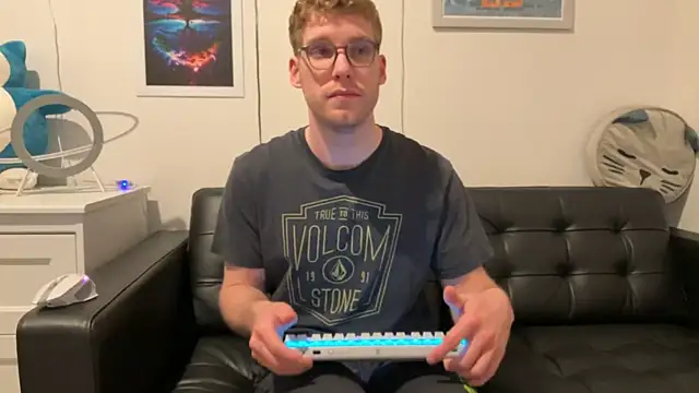 Snapshot of BlueEyedTallGuy94 chatting on 12.22.24 BlueEyedTallGuy94 online show from 12.22.24